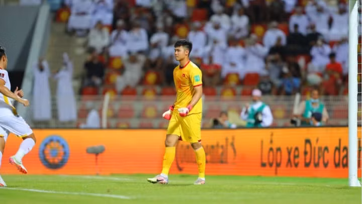  Goalkeeper Nguyen Van Toan