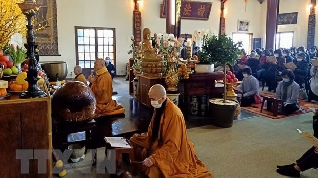 OVs in France pray for peace (Photo: VNA)