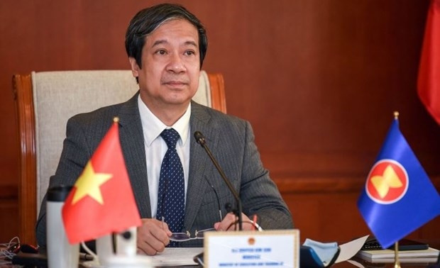 Minister of Education and Training Nguyen Kim Son delivers remarks at a hybrid roundtable for education ministers from ASEAN and China on August 23. (Photo: VNA)