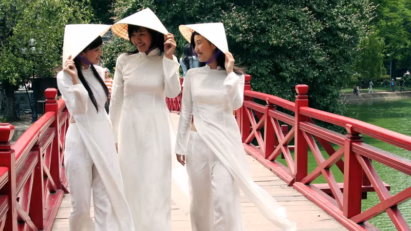 Vietnamese conical hats listed as top world traditional apparel