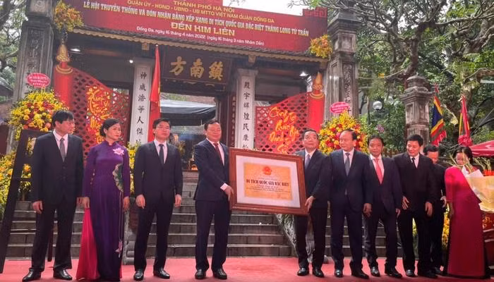 At the ceremony to receive certificate recognising Kim Lien Temple as a special national relic site (Photo: NDO)