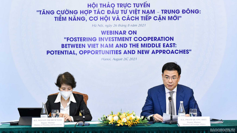 Deputy Minister of Planning and Investment Nguyen Thi Bich Ngoc and Deputy Foreign Minister Pham Quang Hieu at the event. (Photo: baoquocte.vn)