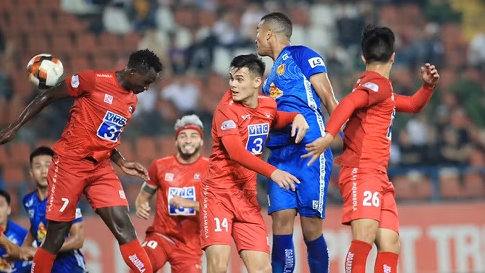 Quang Nam FC (in blue) have to bid farewell to V.League 1 after seven seasons.