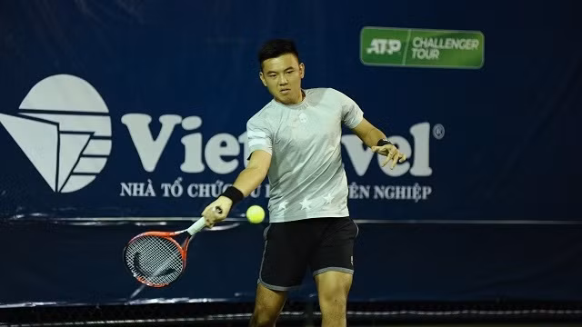 Vietnam top tennis player Ly Hoang Nam earns a favourable start at Vietnam Open Da Nang 2019 tournament, beating German Daniel Altmaier 7-6, 4-6, 7-6(5) on January 6. (Photo: Vietnam Tennis Federation)