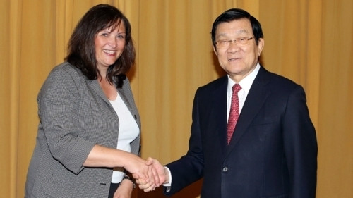 Vietnamese President Truong Tan Sang and Karin Muler, head of the Hesse State Ministry for Science and Arts office