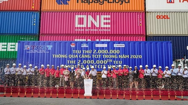At the ceremony to welcome the two millionth TEU on December 17.