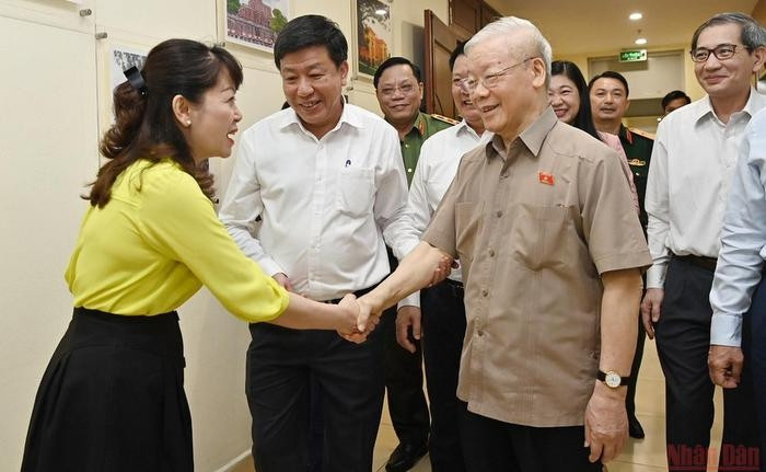 Party leader Nguyen Phu Trong meets with voters at the Hanoi's constituency No.1.
