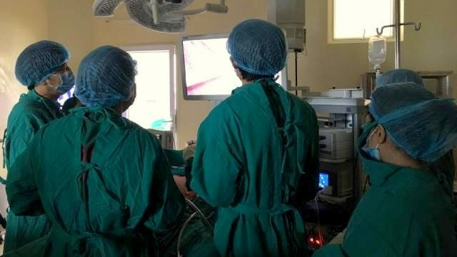 Doctors carry out endoscopic surgery for a gastric cancer patient undergoing treatment at K Hospital.