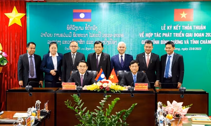 At the signing ceremony (Photo: VNA)