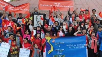 The Vietnamese community in South Africa joins a rally to request the withdrawal of the Chinese oil rig from the exclusive economic zone and continental shelf of Vietnam.