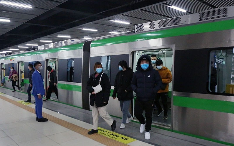 After more than four months put into operation, the Cat Linh-Ha Dong train has become a regular means of transport for many Hanoi people. (Photo: QUOC TOAN)