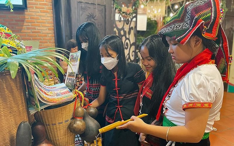 Children's delegates from different ethnic groups visit the booth at the festival.