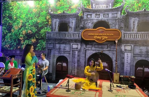 The exhibition features the participation of 27 provinces and cities. (Photo: VGP)