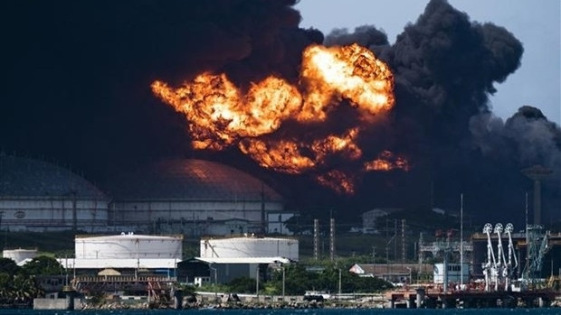 A view of the massive fire at the fuel depot, sparked overnight by a lightning strike in Matanzas in western Cuba. (Photo: AFP)