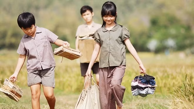 A scene from 'Yellow Flowers on the Green Grass' film 