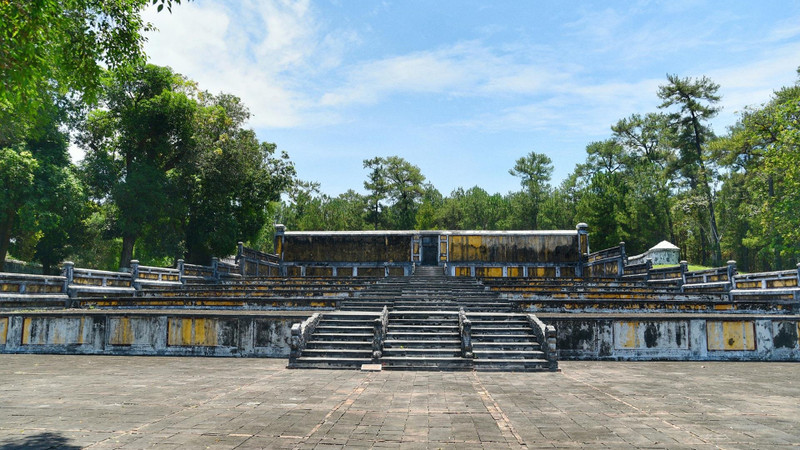 Emperor Gia Long (taboo name of Nguyen Phuc Anh) was born in 1762. He founded the Nguyen Dynasty – the last in the history of Vietnamese feudalism. He was enthroned in 1802 and reigned over the country until he passed away in 1820. Under the reign of King Gia Long, the nation’s official name of Vietnam was officially used in 1804. 