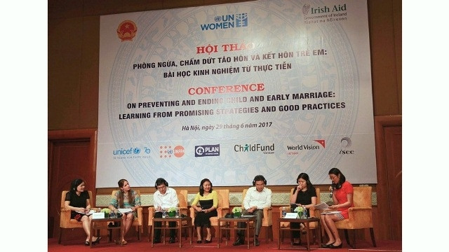 Delegates join a panel discussion on national and international experiences to prevent underage marriage in Vietnam, Hanoi, June 29.