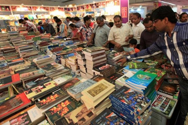 Visitors check out the wares at a New Delhi World Book Fair. India aggressively developing reading habits among citizens. (Photo:PTI)