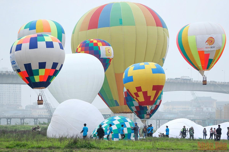 Colourful balloons illuminate Hanoi’s skies.