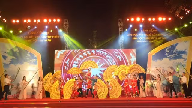 A performance at the programme (Photo: hanoimoi.com.vn)