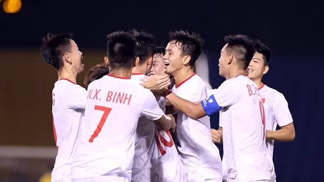 Vietnamese U18 players regain confidence after an emphatic 3-0 win over Singapore U18s. (Photo: Vietnam Football Federation)