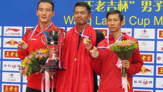Tien Minh (right) regains his world fifth ranking 