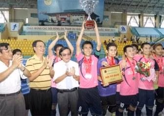 Tam Nhat Minh futsal club are crowned national champions.