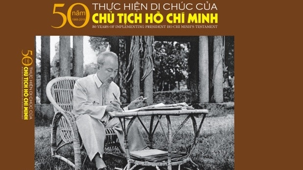 The cover of the book (Photo: VNA)