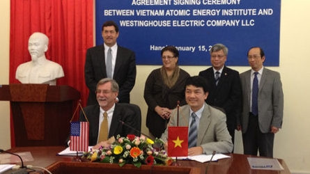 At the signing ceremony (Credit: VOV)