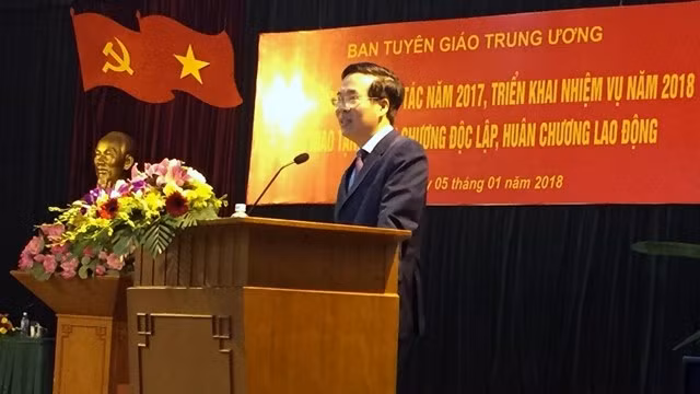 Politburo member and Head of the Party Central Committee's Commission for Communications and Education Vo Van Thuong speaks at the conference. (Credit: VOV)