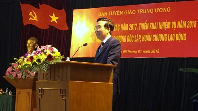 Politburo member and Head of the Party Central Committee's Commission for Communications and Education Vo Van Thuong speaks at the conference. (Credit: VOV)