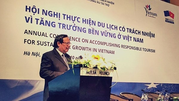 Head of Vietnam National Administration of Tourism, Nguyen Van Tuan, speaking at the event (Photo: hanoitv.vn)