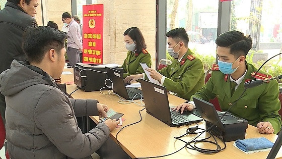 In 2022, the old and new versions of citizen IDs will be integrated, enabling the e-identification of all citizens. (Photo: VGP)