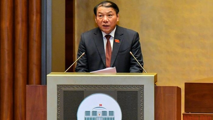 Minister of Culture, Sports and Tourism Nguyen Van Hung presents the proposal. (Photo: NDO)