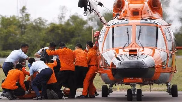 Indonesian Search and Rescue crews unload one of two bodies of AirAsia passengers recovered from the sea at the airport in Pangkalan Bun, central Kalimantan on December 31. (Image credit: Reuters)
