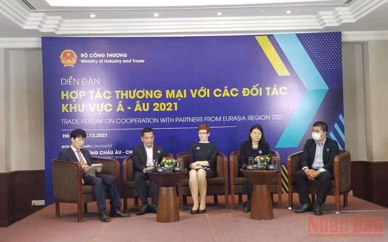 Speakers at the forum 
