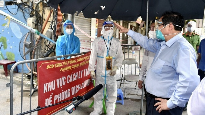 PM Pham Minh Chinh inspecting COVID-19 prevention and control in Hanoi. (Photo: VGP)