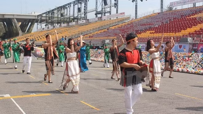 About 40 Vietnamese artists are participating in the event. (Credit: Vietnam+)