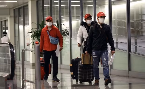 Japanese visitors at Noi Bai International Airport in Hanoi. (Photo: VNA)