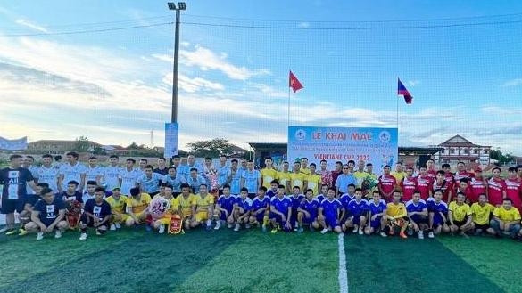 Participating teams take a group photo at the opening ceremony (Photo: NDO/Xuan Son)