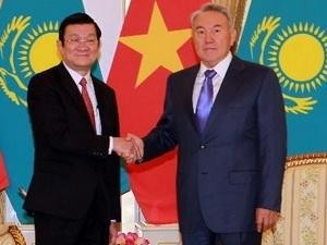 President Nursultan Nazarbayev welcomes President Truong Tan Sang