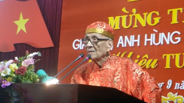 Professor Vu Khieu speaking at the event