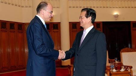 PM Nguyen Tan Dung receives former Prime Minister of Italy Enrico Letta in Hanoii on January 9. (Credit: VGP)