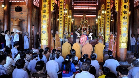 Buddhists at the Phuong Nam Zen Monastery dedication ceremony on May 17