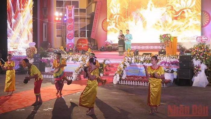 A performance at the opening ceremony of the festival (Photo: NDO)
