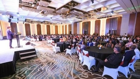 The visitors are leaders, staff, customers and partners of VOLVO – EICHER, a company specialising in truck and bus manufacturing of India. (Photo: thanhnien.vn)