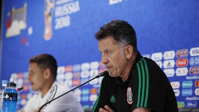 Mexico's coach Juan Carlos Osorio and Javier Hernandez during news conference. (Photo: Reuters)
