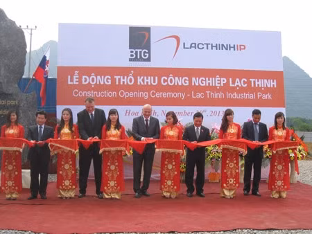 At the groundbreaking ceremony for the Lac Thinh Industrial Park