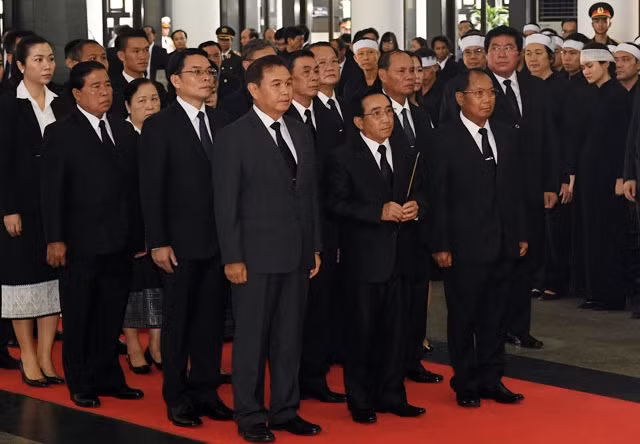 A Lao delegation led by Vice President Phankham Viphavanh pay tribute to President Tran Dai Quang (Photo: Duy Linh/ND)