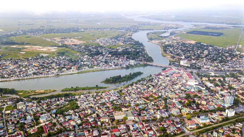The Hieu River runs through the centre of Dong Ha City, the capital of Quang Tri Province.